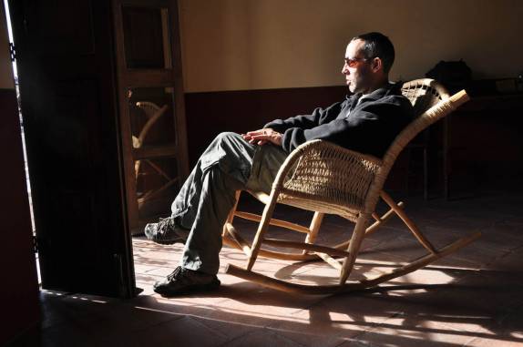 Aproveitando a luz do sol que entrava pela janela do nosso quarto, no fim de tarde em Real de Catorce, pueblo mágico no norte do México